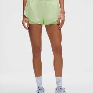 Lululemon Translucent 2-in-1 High-Rise Short 3"
Lemongrass